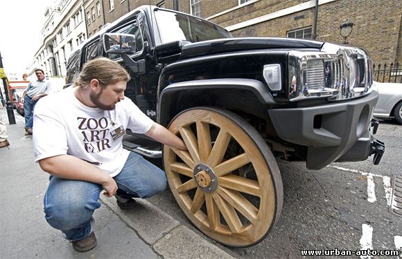 Hummer обновил стандартную комплектацию деревянными колесами